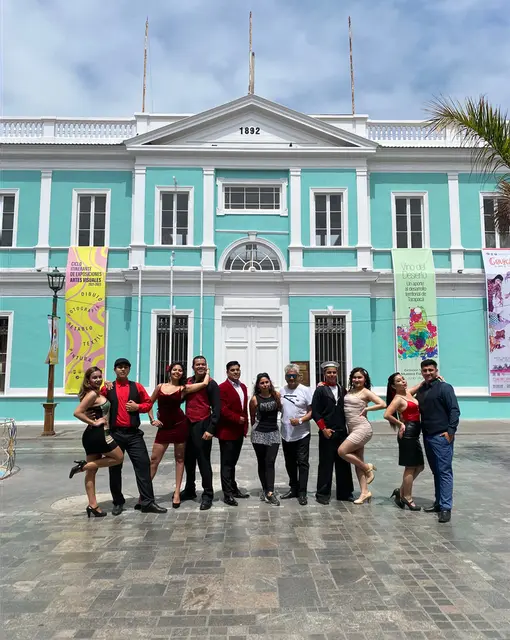 Kahuira durante la grabación para el canal RTC en homenaje al aniversario de Iquique