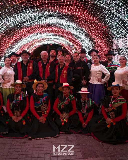 Kahuira junto a la agrupación Calichal en el Encuentro Nacional de Folclore de Vicuña